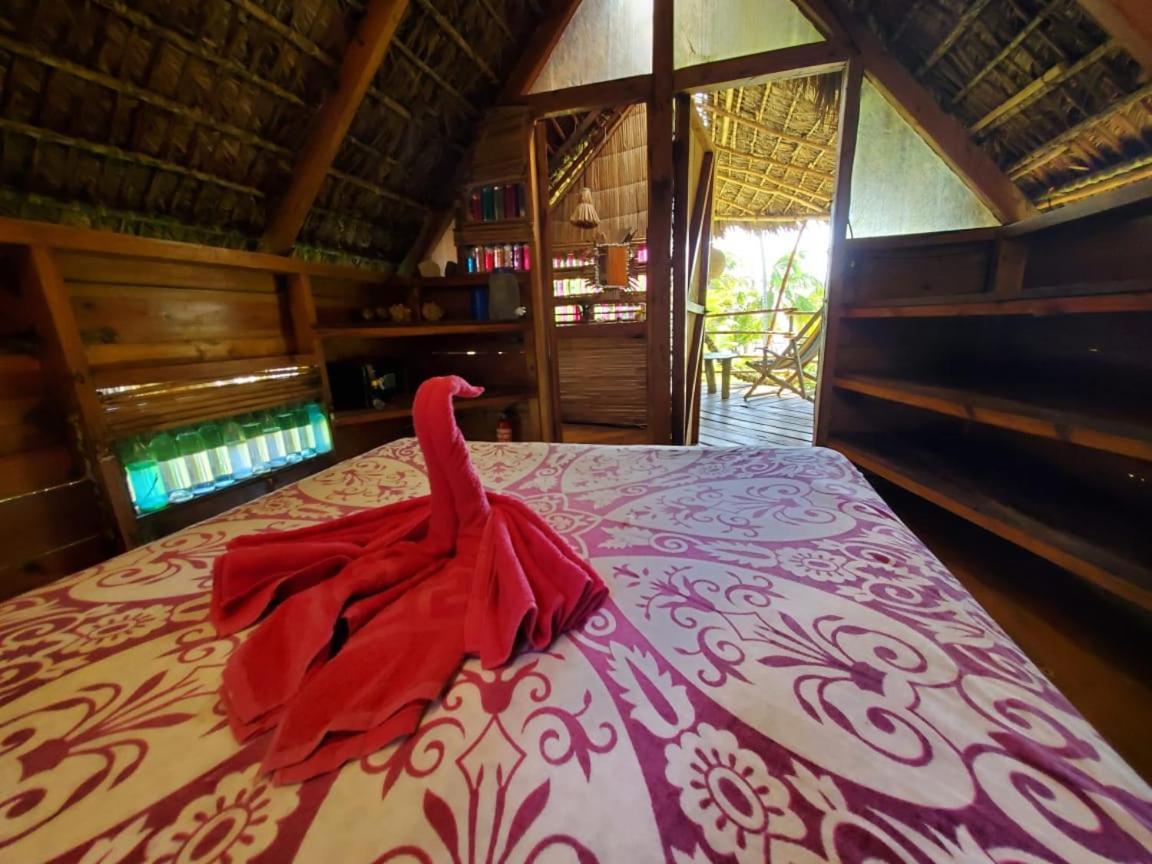 Derek's Place Eco-Lodge Little Corn Island Buitenkant foto
