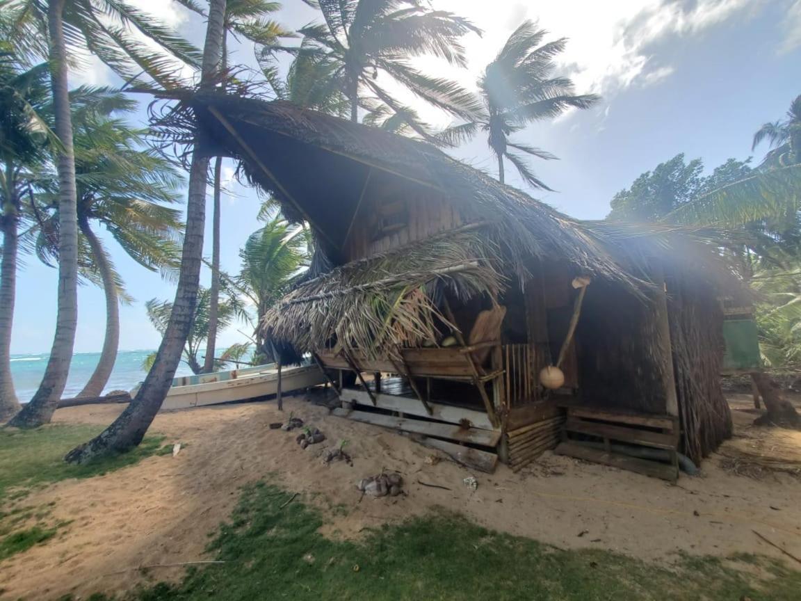 Derek's Place Eco-Lodge Little Corn Island Buitenkant foto